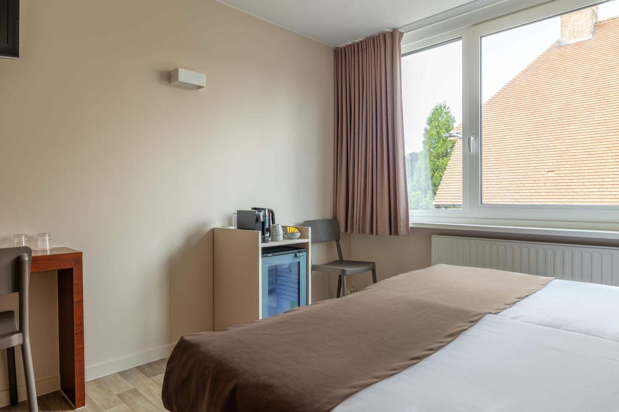 Deluxe Double Room Shower
