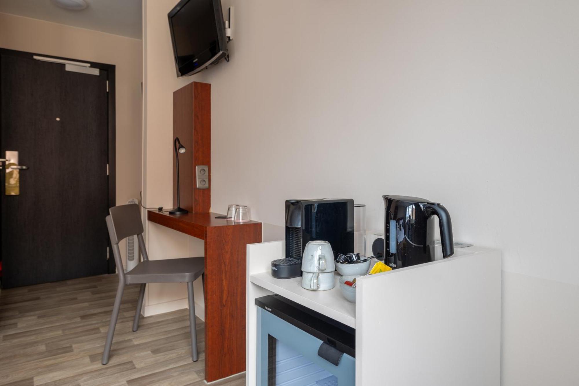 Deluxe Double Room Shower