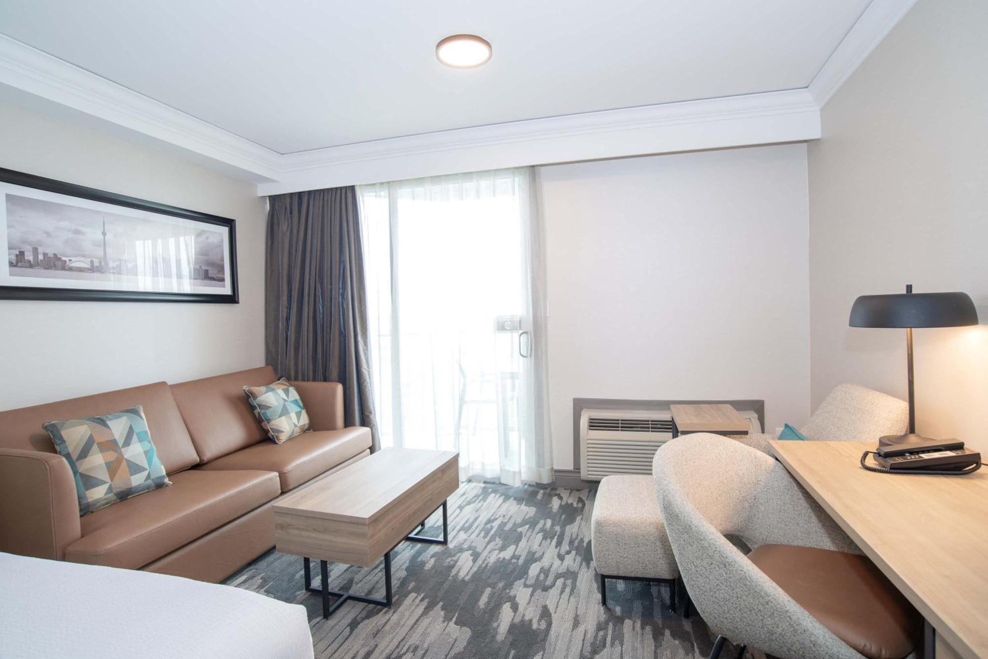 Grand Room 2 Queen Beds Balcony