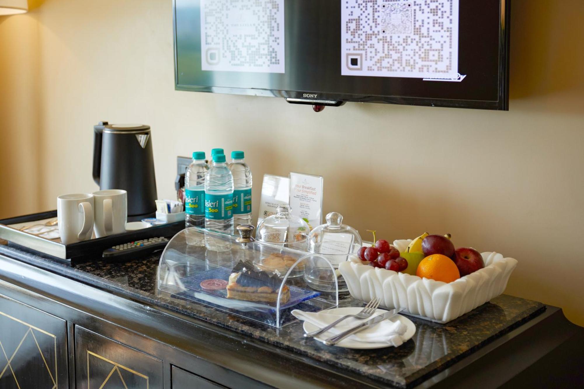 Executive Suite Bathtub Complimentary Airport transfer Lounge Accesscomplimentary usage of meeting room two hours per