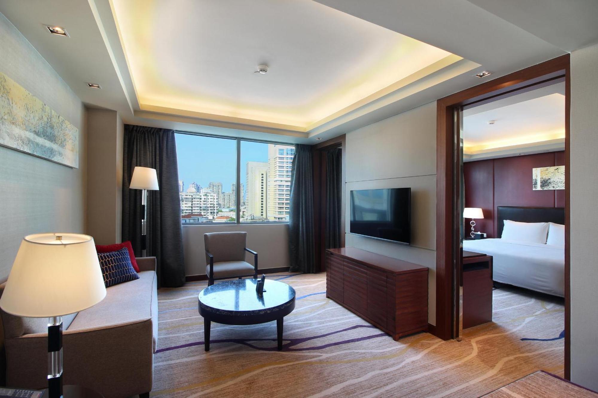 Deluxe city view Suite