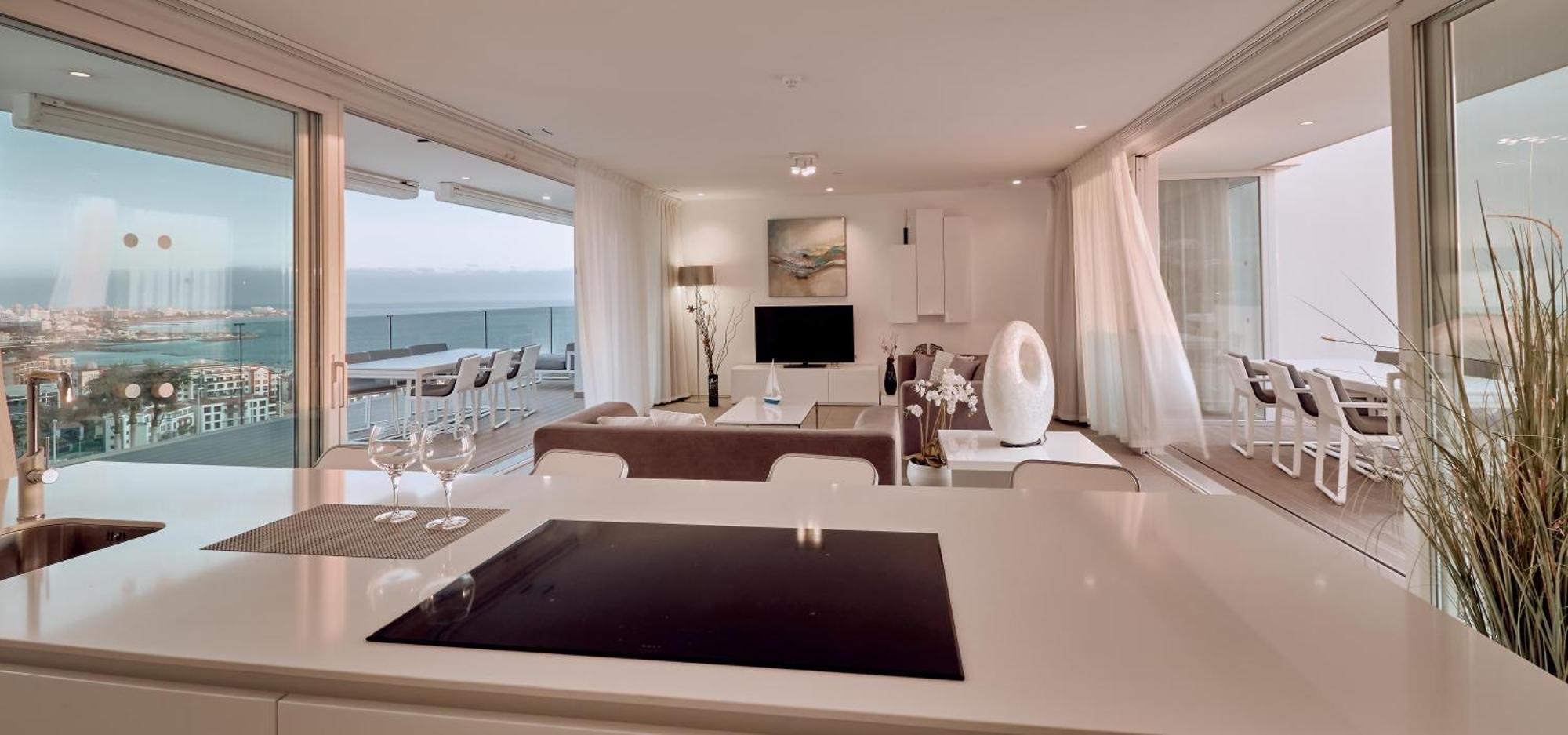 Serenity Allegra Suite met 2 Slaapkamers en Hot Tub - Uitzicht op Zee