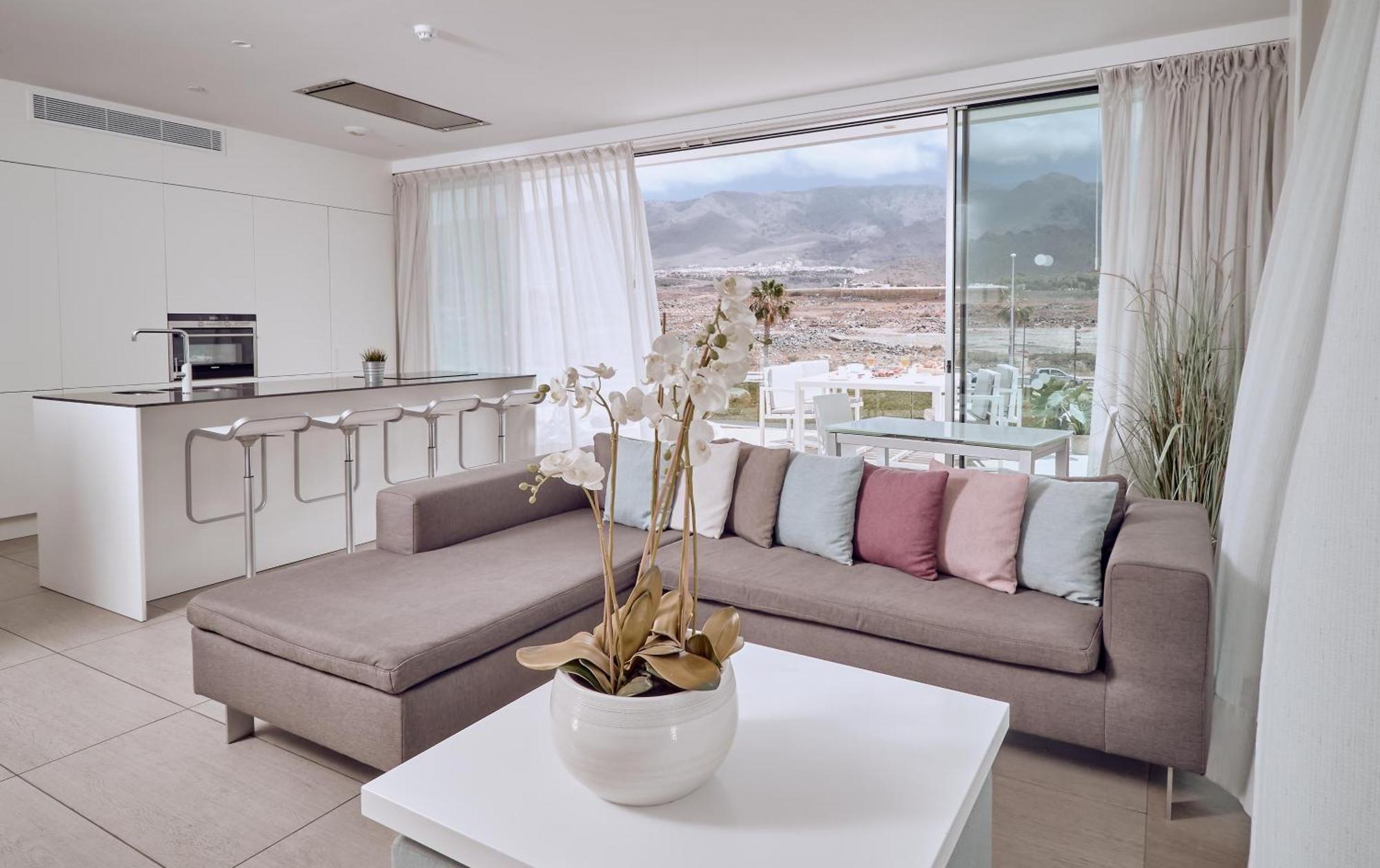 Serenity Pico 2 bedroom Suite mountain view