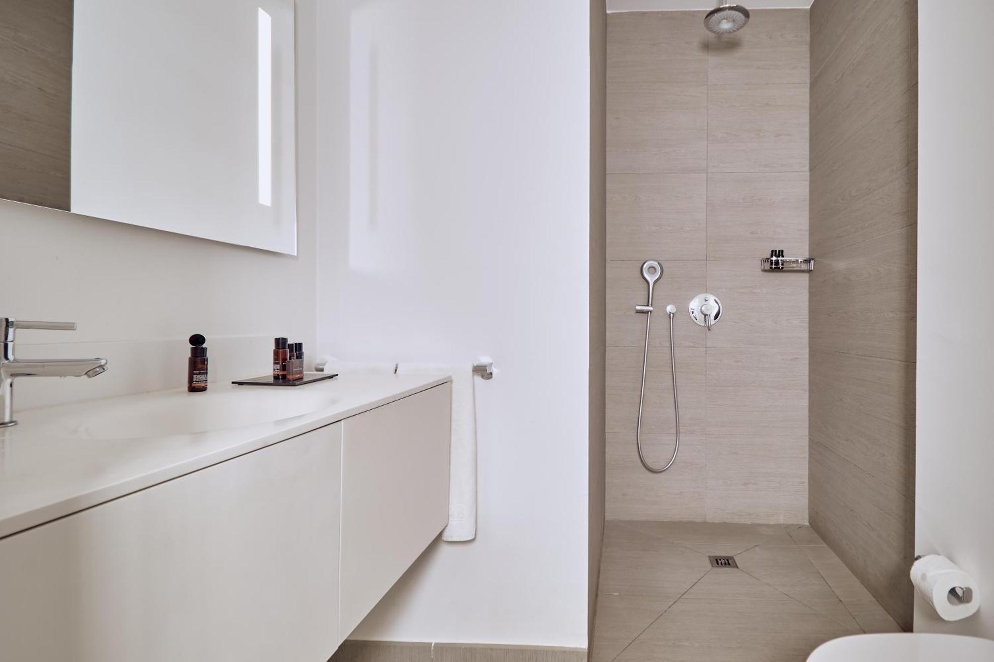 Serenity Mar Suite met 2 Slaapkamers, Eigen Zwembad en Hot Tub - Uitzicht op Zee