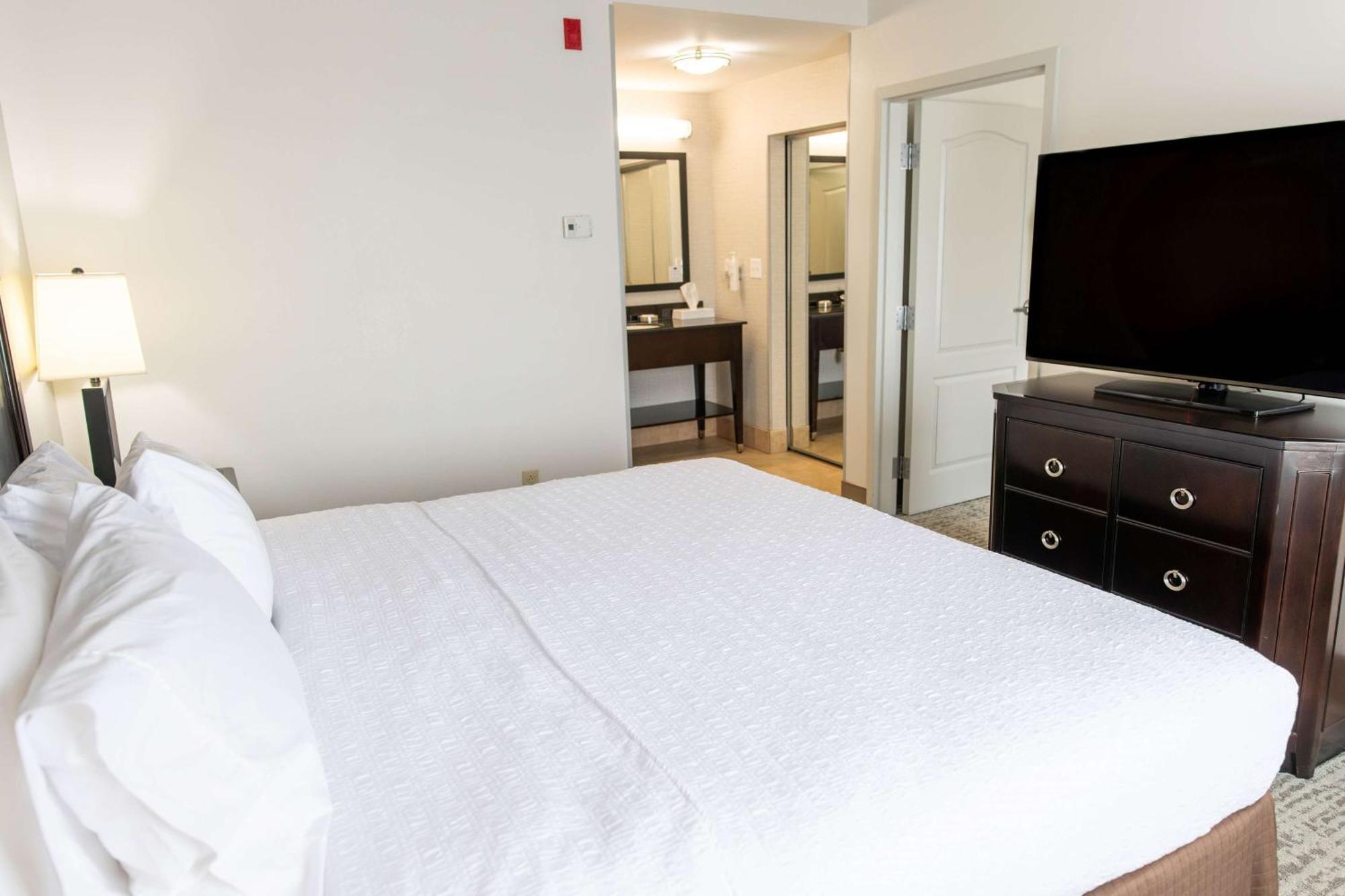 One-Bedroom King Suite Non-Smoking