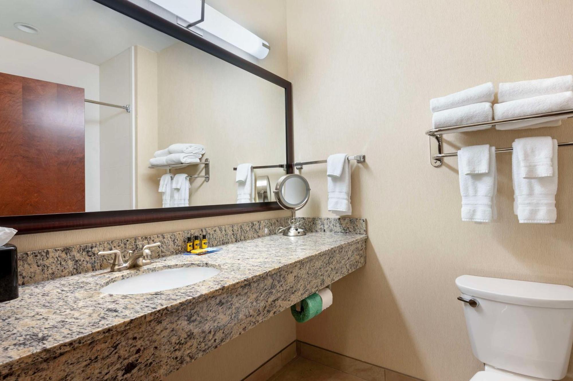 Queen Suite with Two Queen Beds and Kitchenette - Non-Smoking,1607682989:JPEG