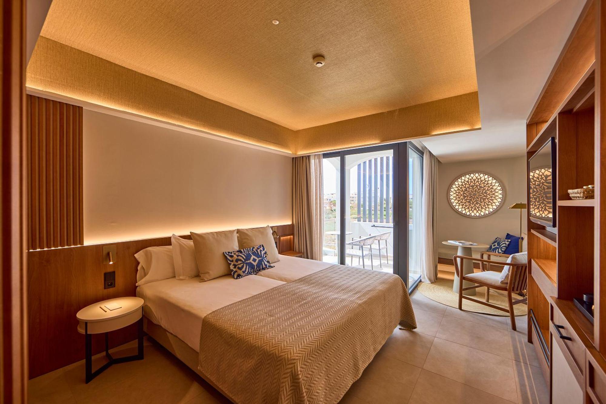 Double or Twin Room Side Sea View