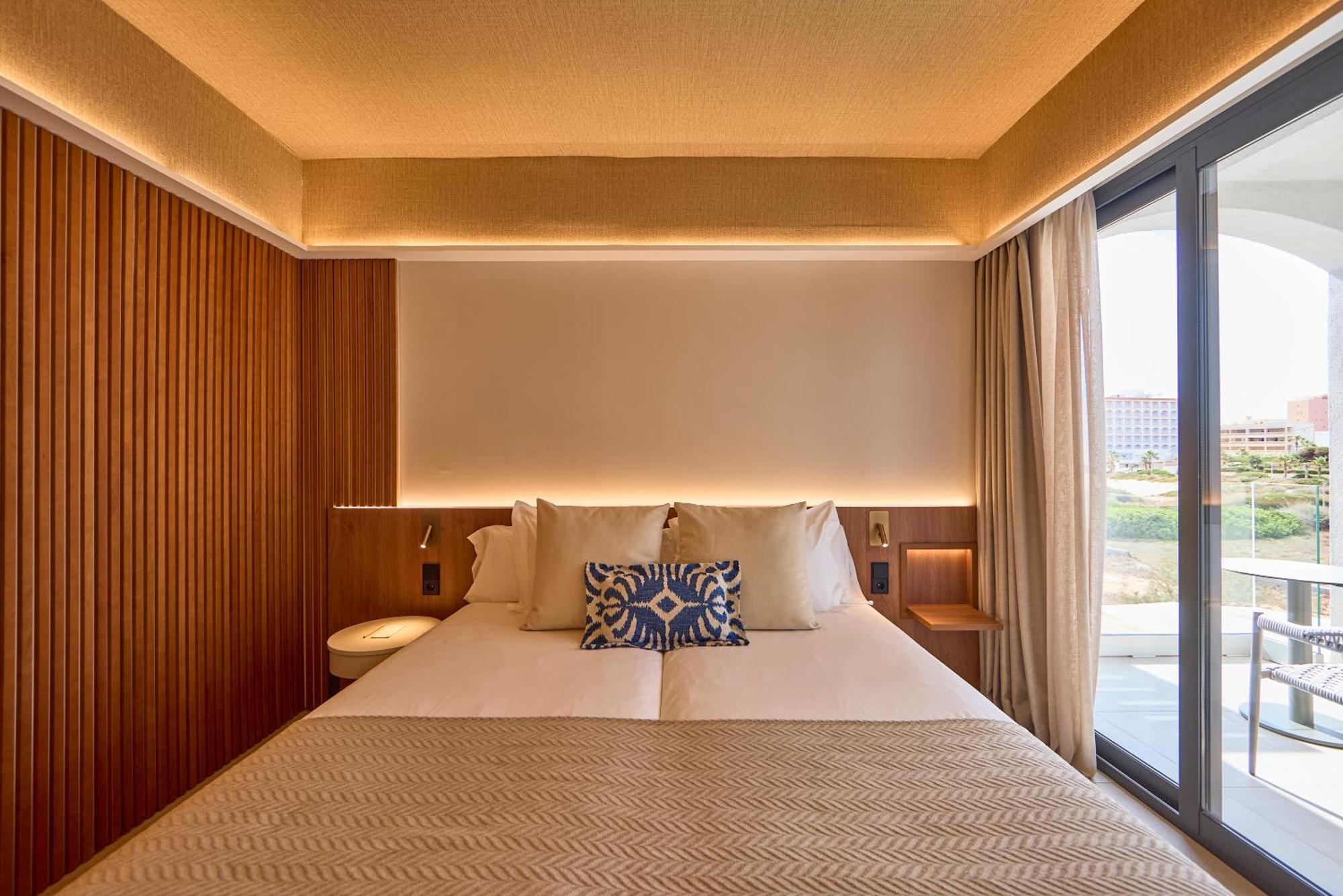 Double or Twin Room Side Sea View