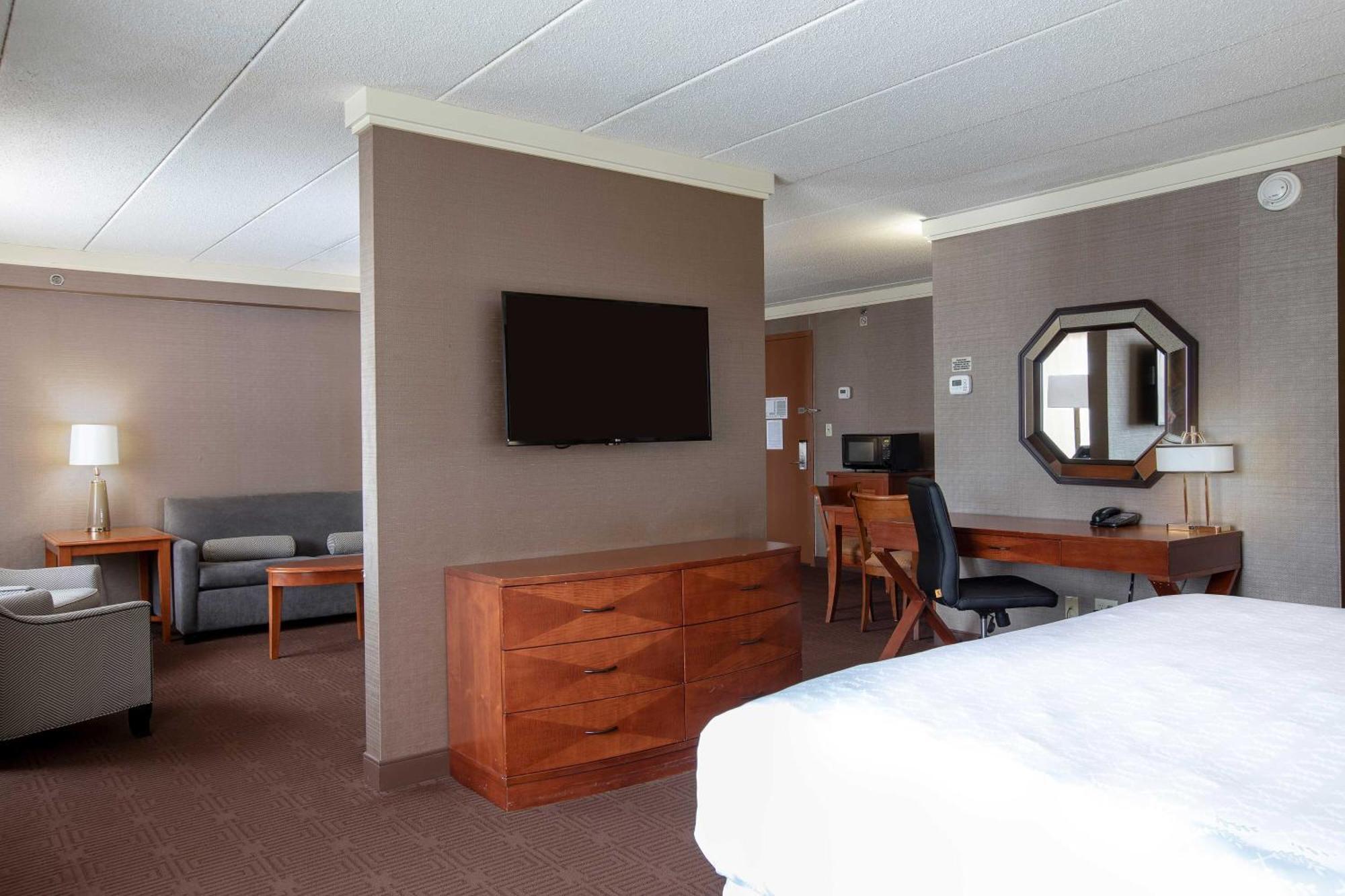 Concierge level Suite 1 King