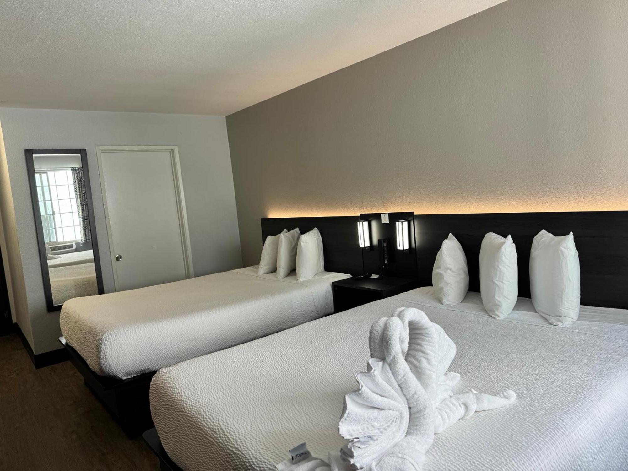 Queen Room Two Queen Beds