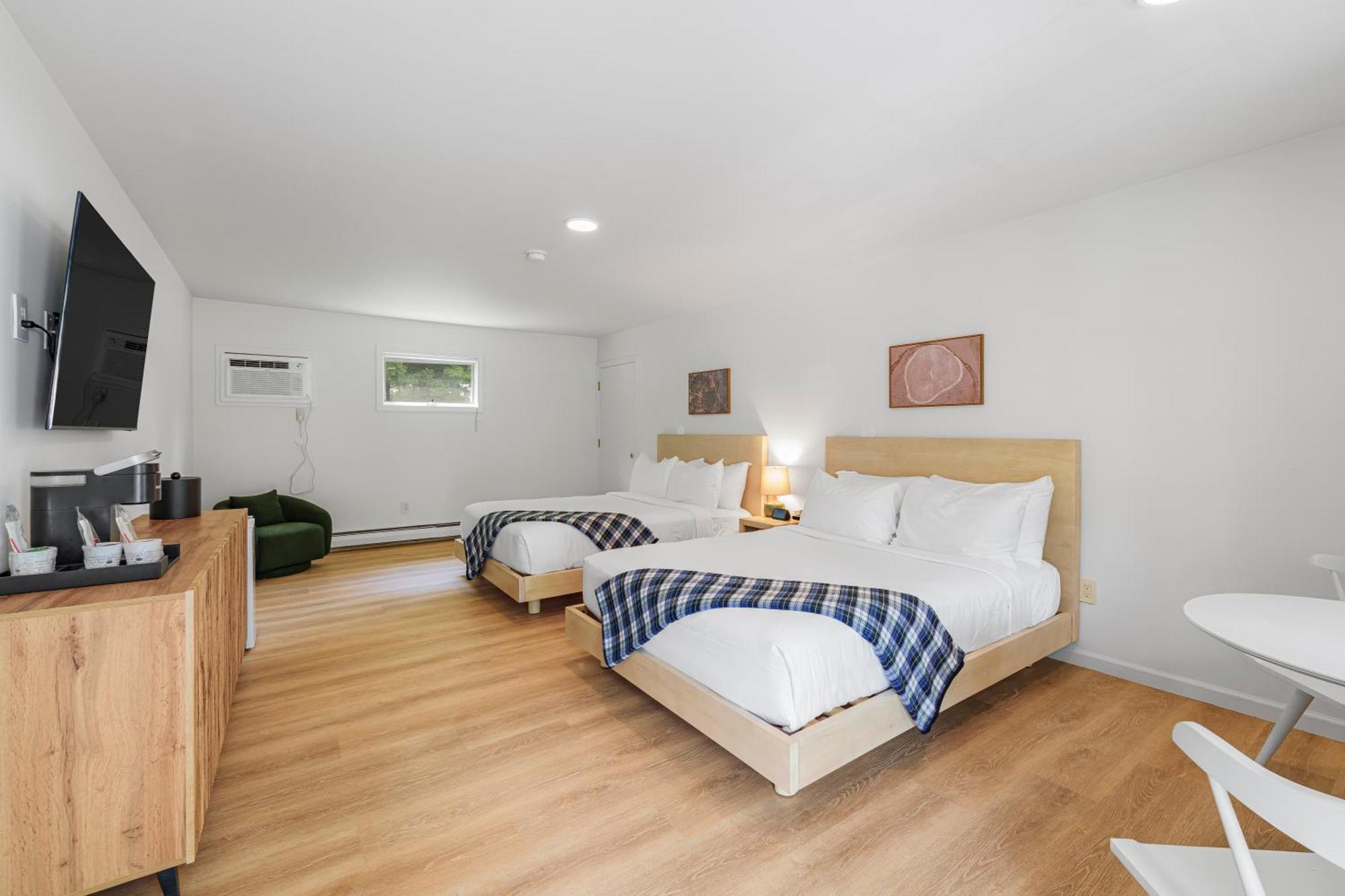 Deluxe Queen Room