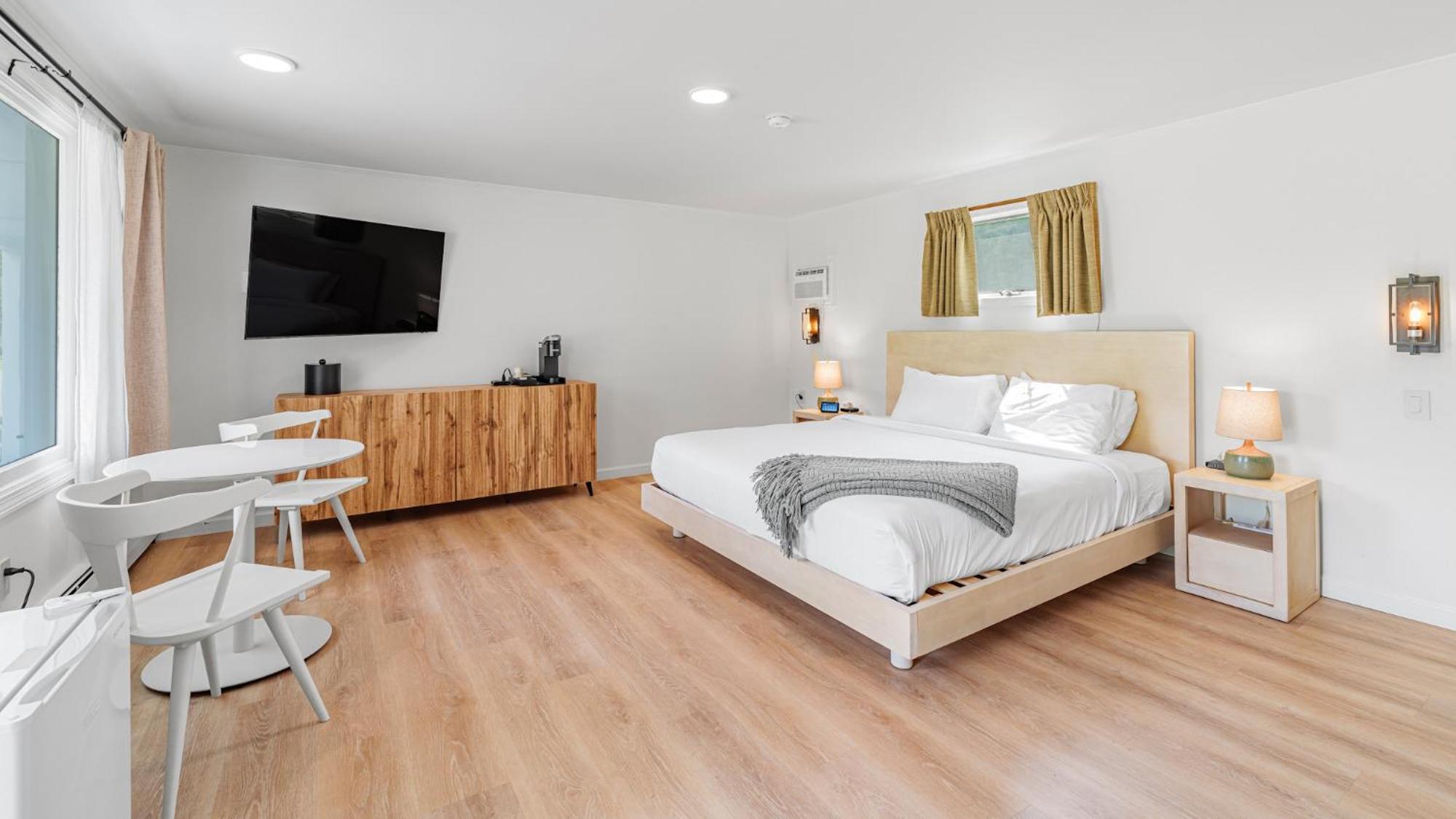 Deluxe King Suite