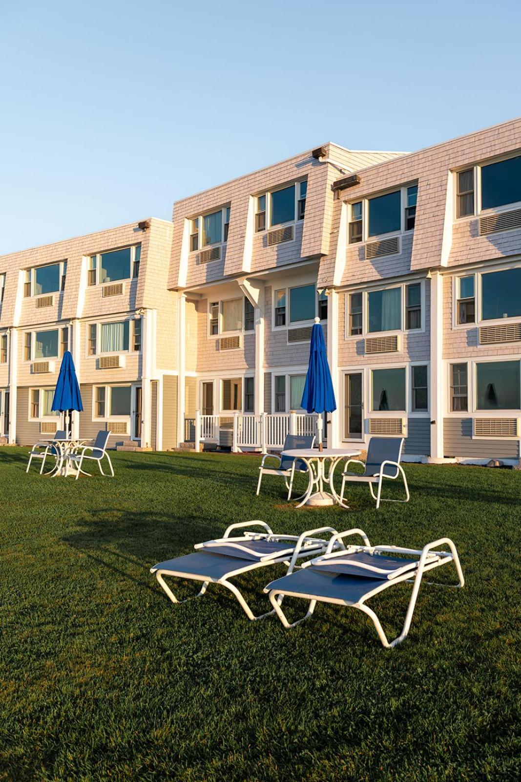 Ocean View Lower Building 1st Floor 1 Queen