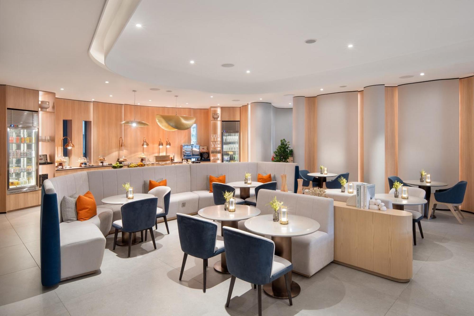 Premium King Room Lounge Access