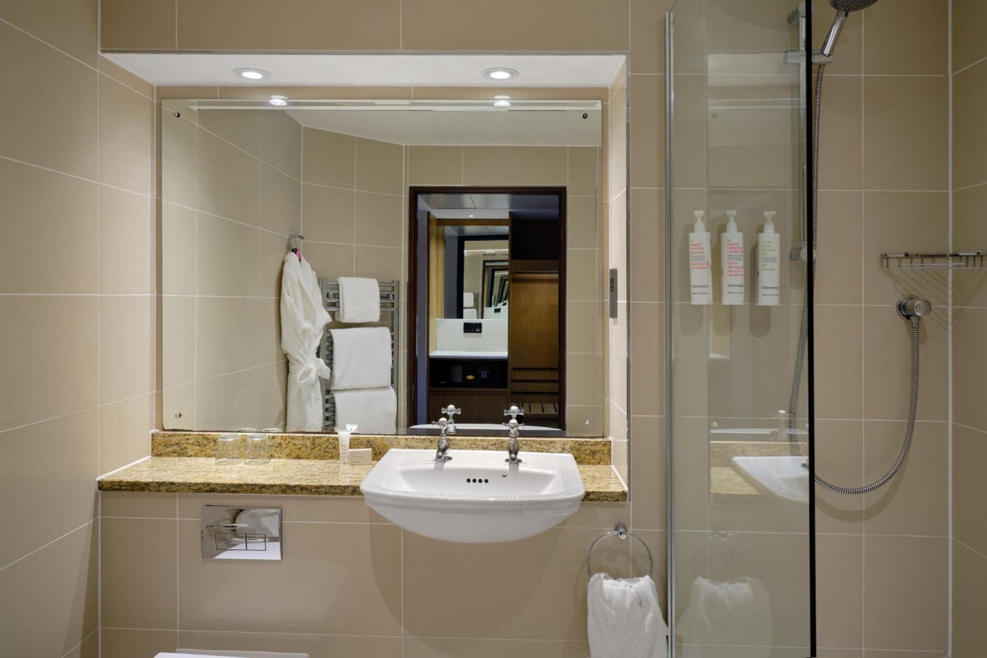 Club King Room Executive Lounge Access