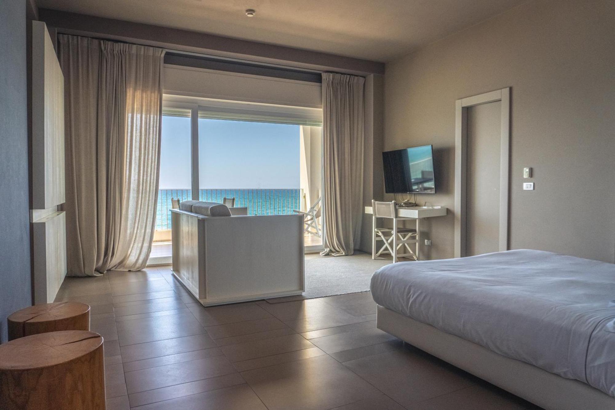 Double or Twin Room Sea View