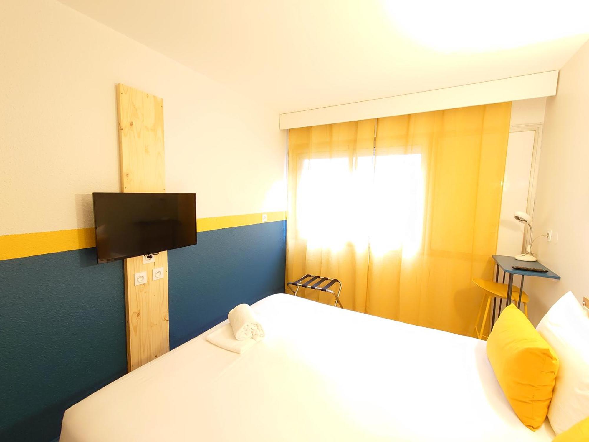 POP Room Double Bed