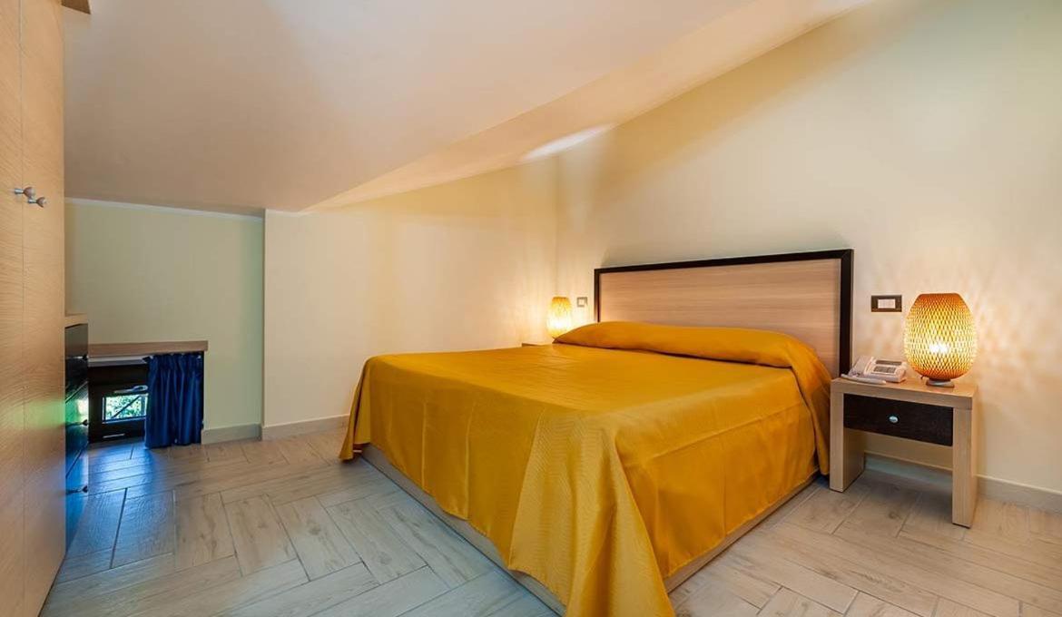 Suite,1608793813:JPEG