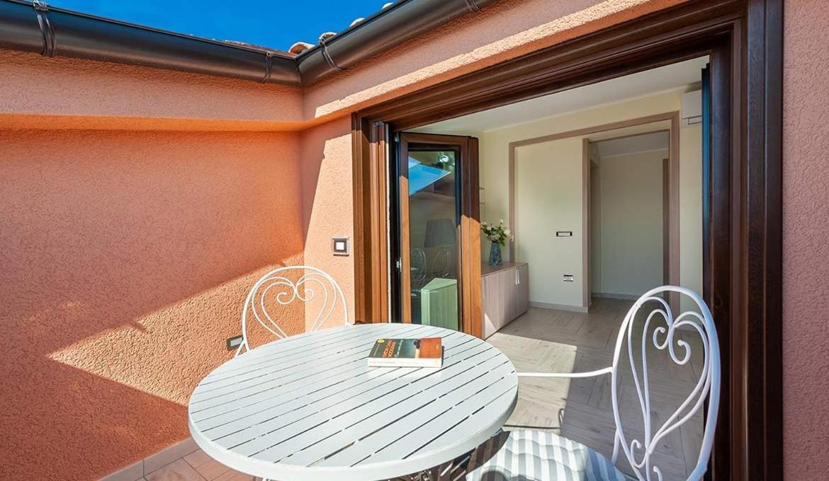 Suite,1608793819:JPEG