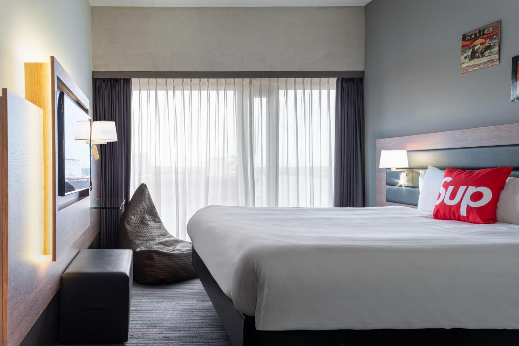 Double Room Moxy Sleeper Queen