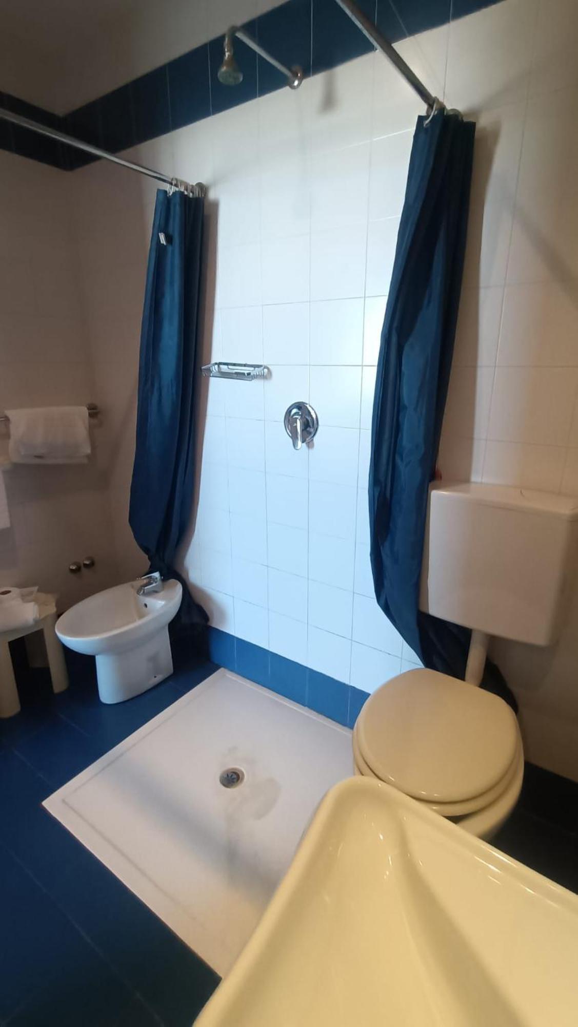 Standard Twin Room Disability Access