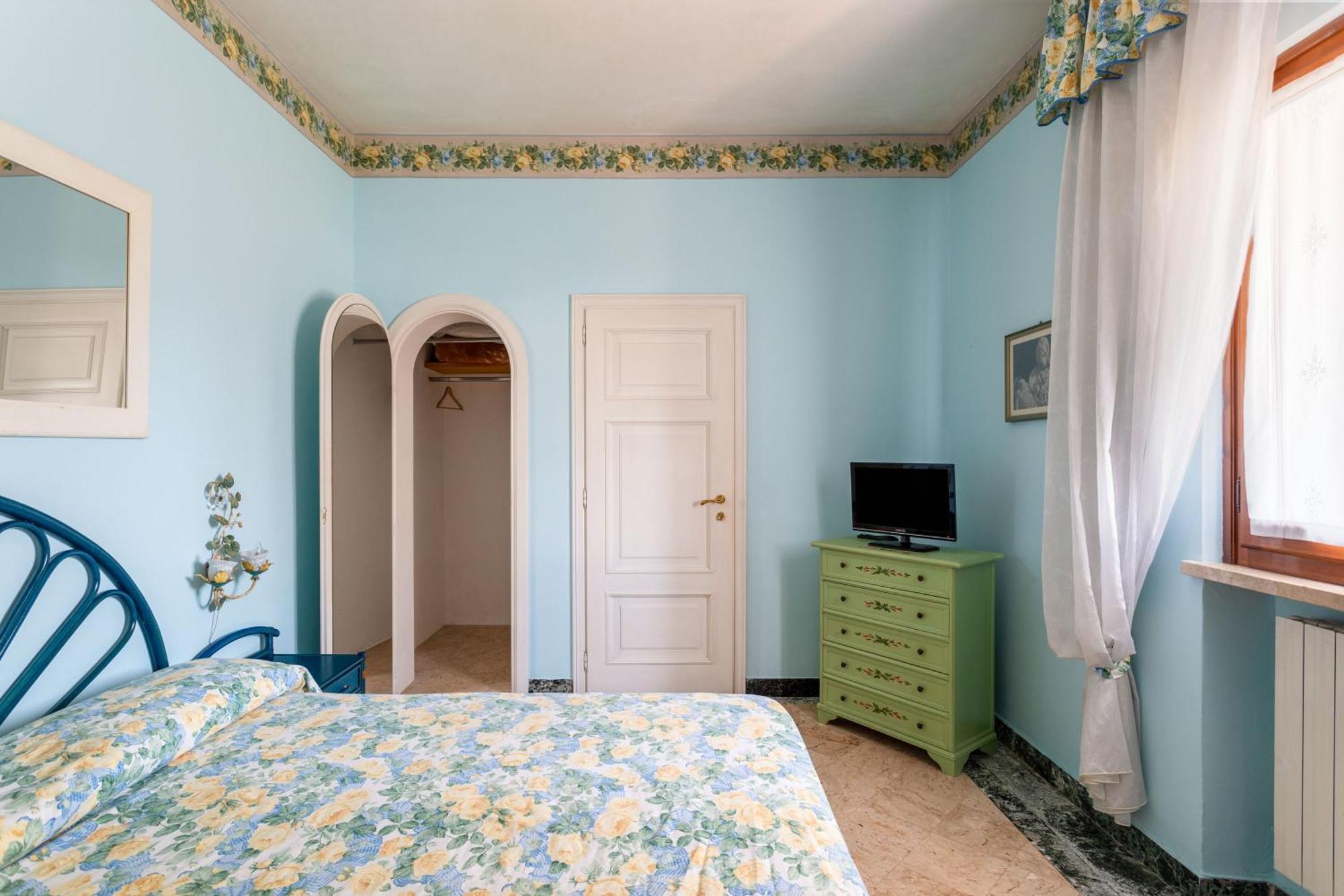 Appartamento con 2 Camere da Letto e Vista Giardino