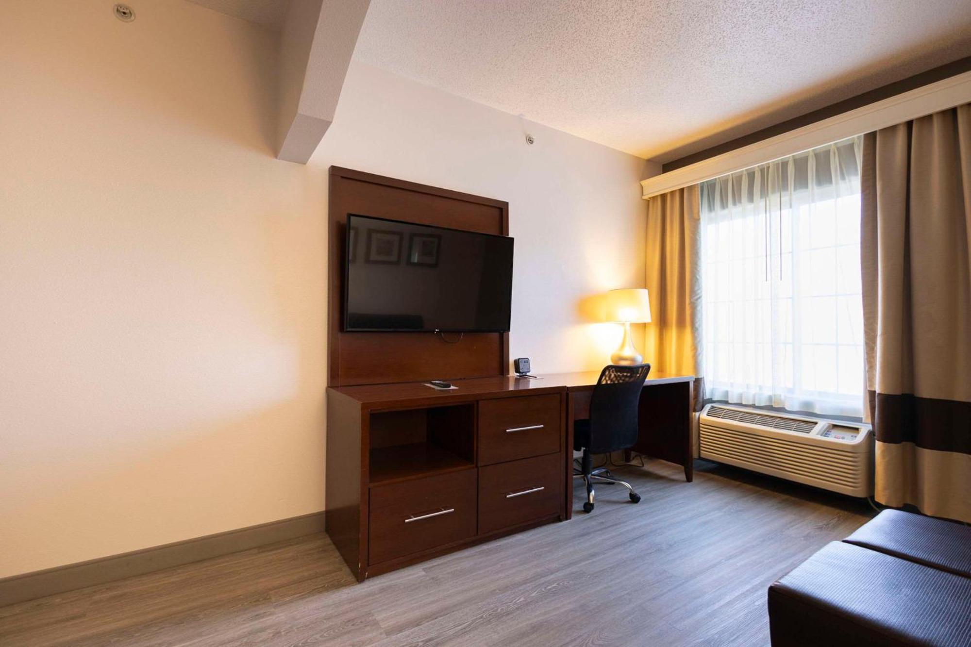 Standard King Suite Non-Smoking