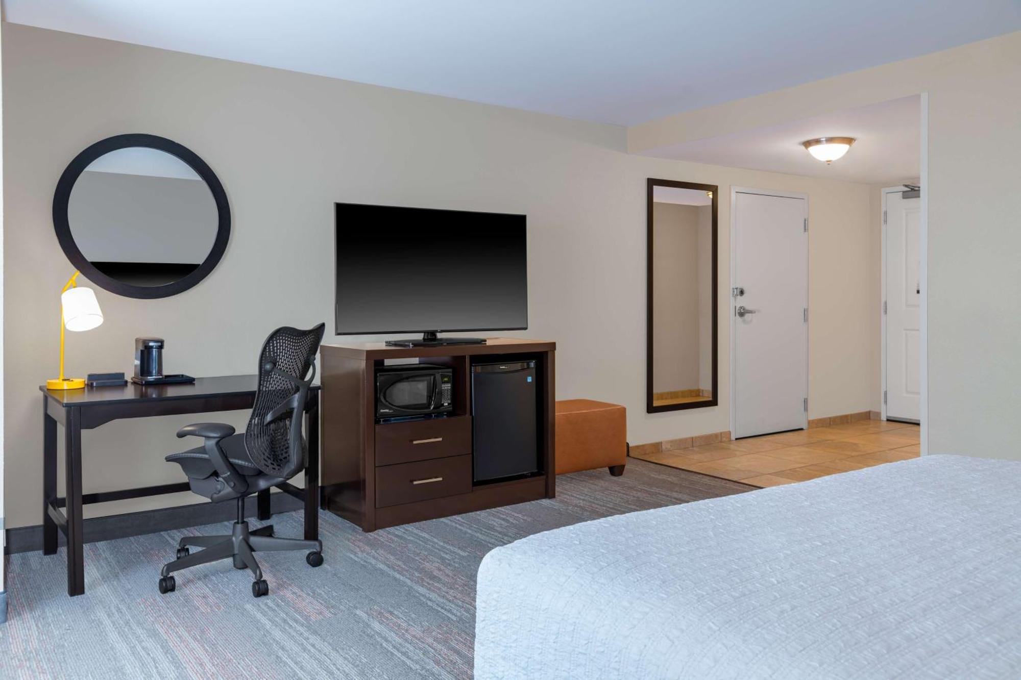 King Room Accessible Tub Mobility Hearing Access or Non-Smoking