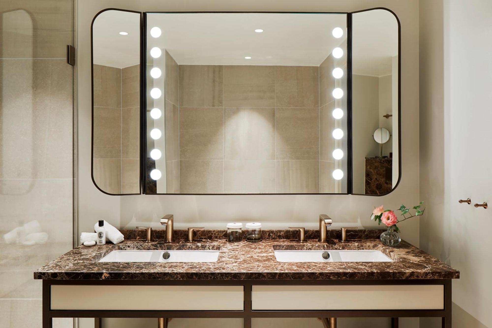 Elegant Exceptional Bath