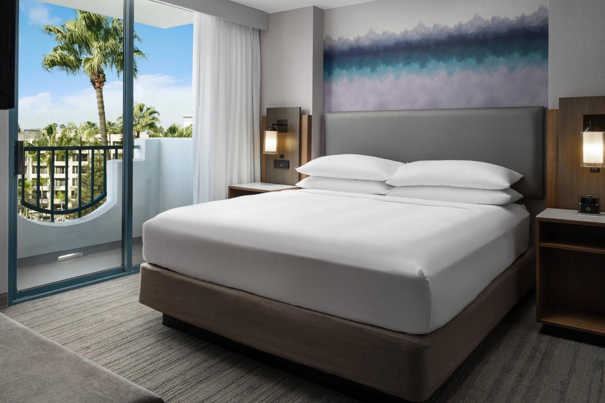 1 Bedroom Suite 1 King Sofabed Lake view