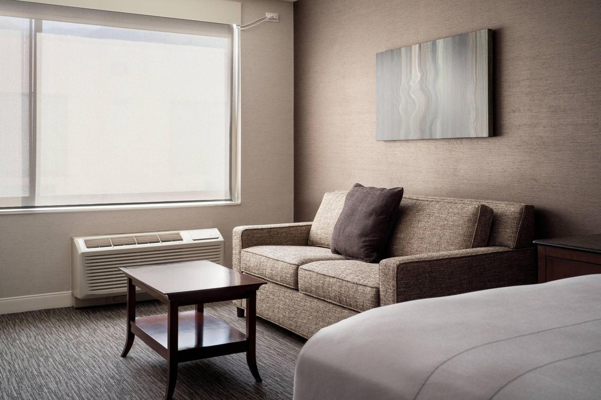 Deluxe King Room Sofa Bed