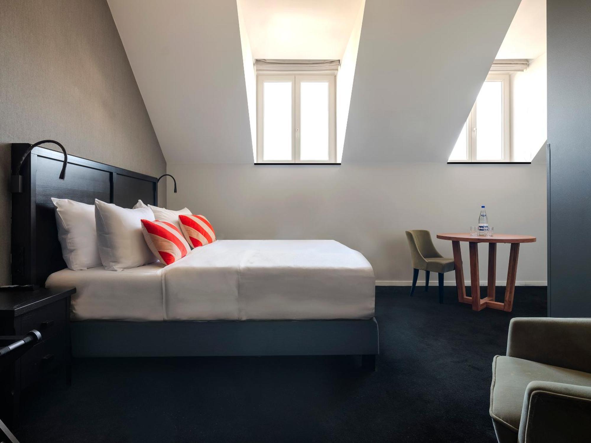 Large Room Accessible