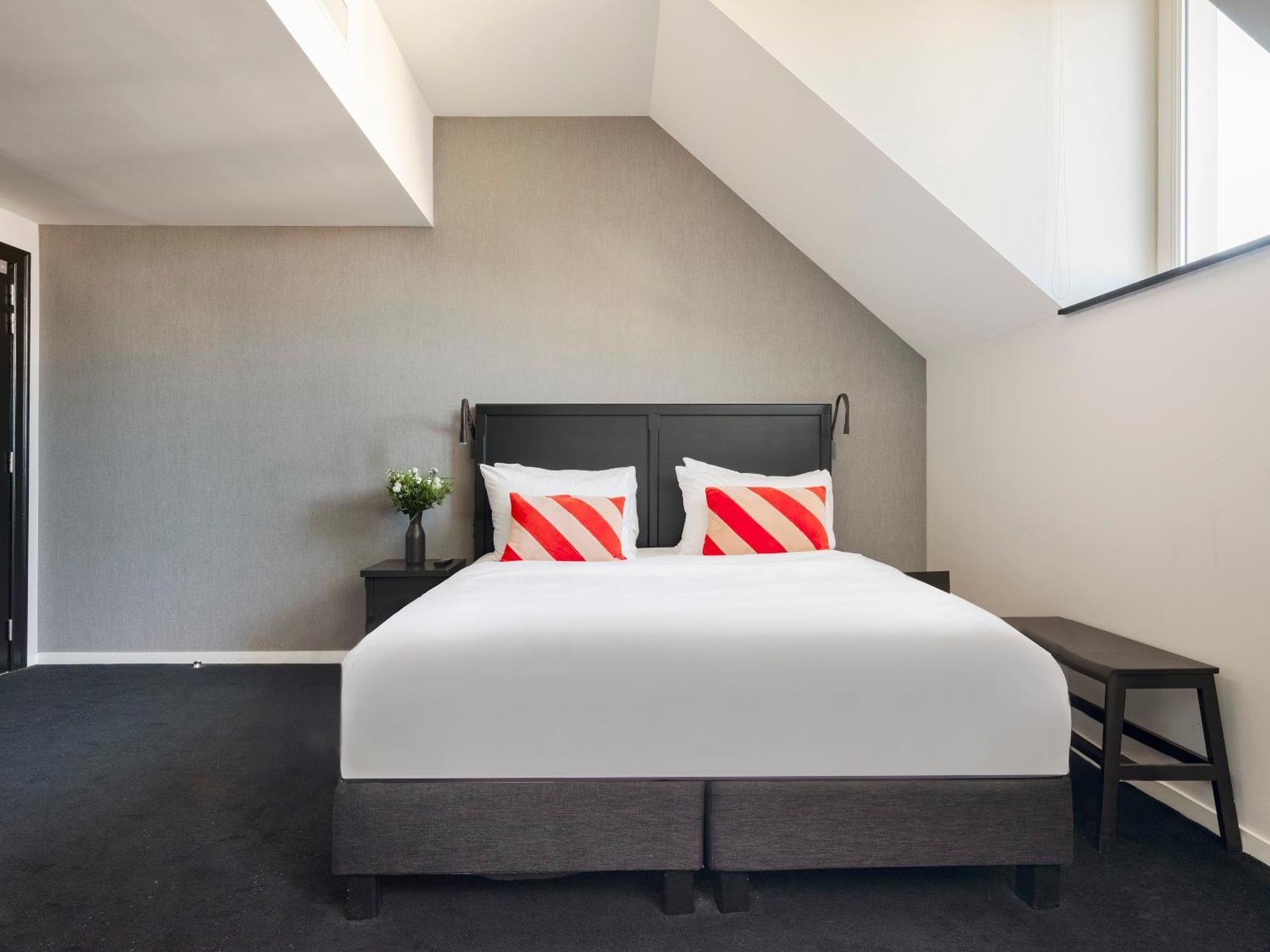 Large Room Accessible