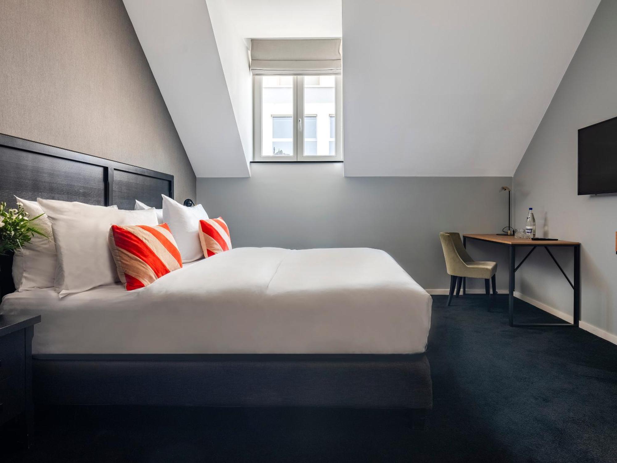 Medium Room Attic