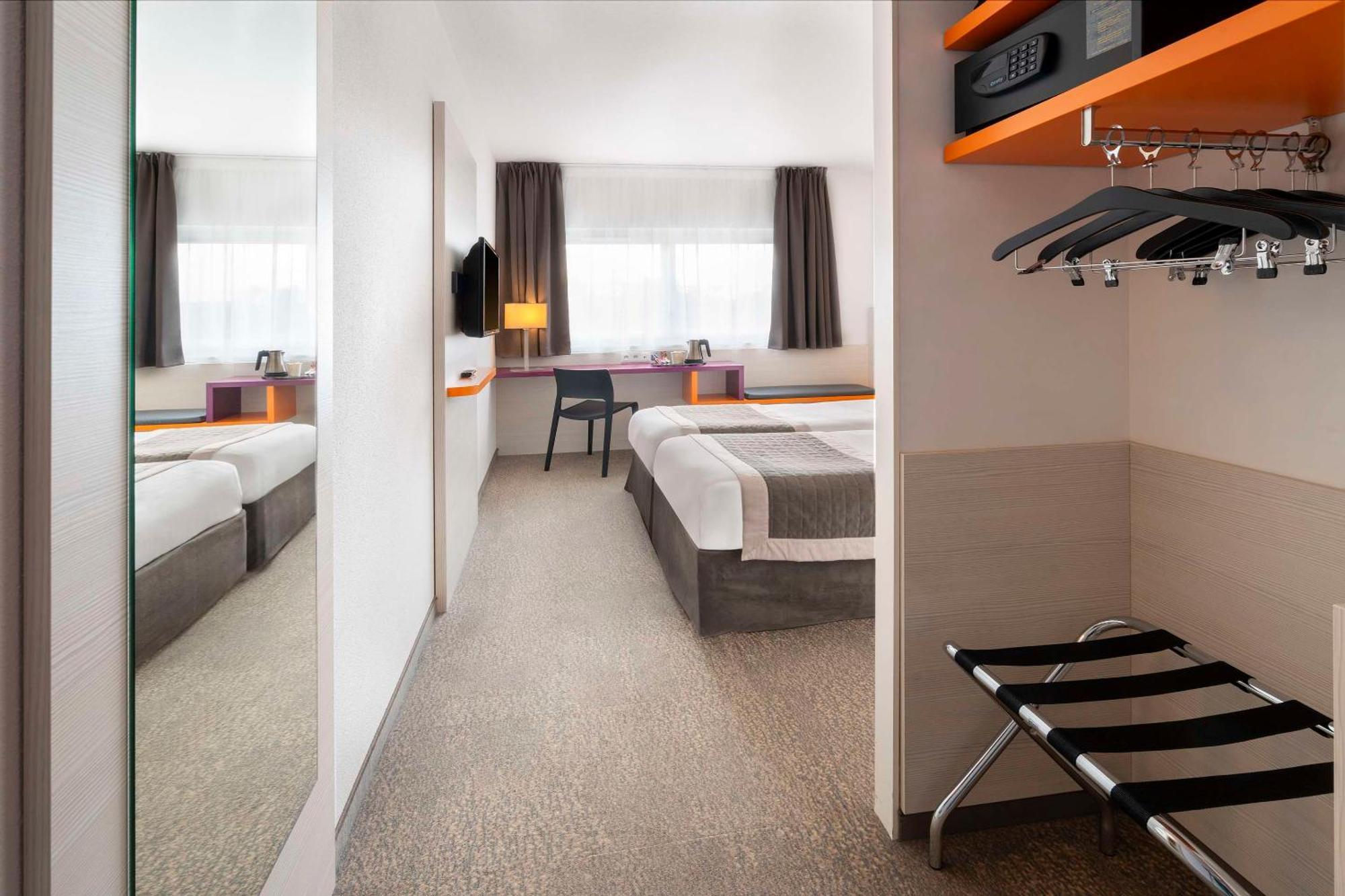 Standard Twin Room Non-Smoking