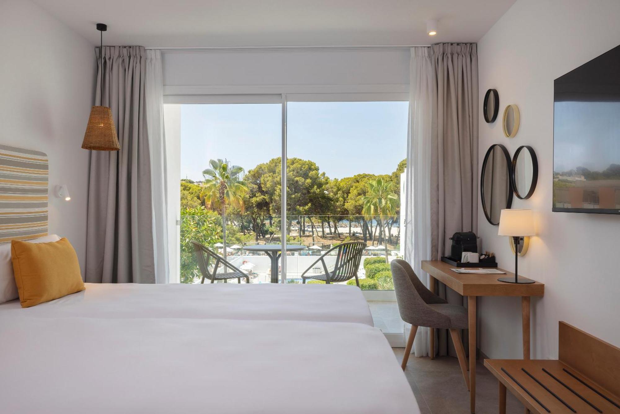 Twin room Balcony Partial Beach View