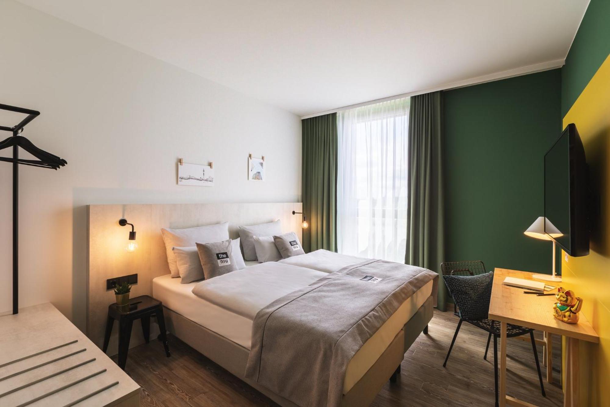 Standard Queen Room