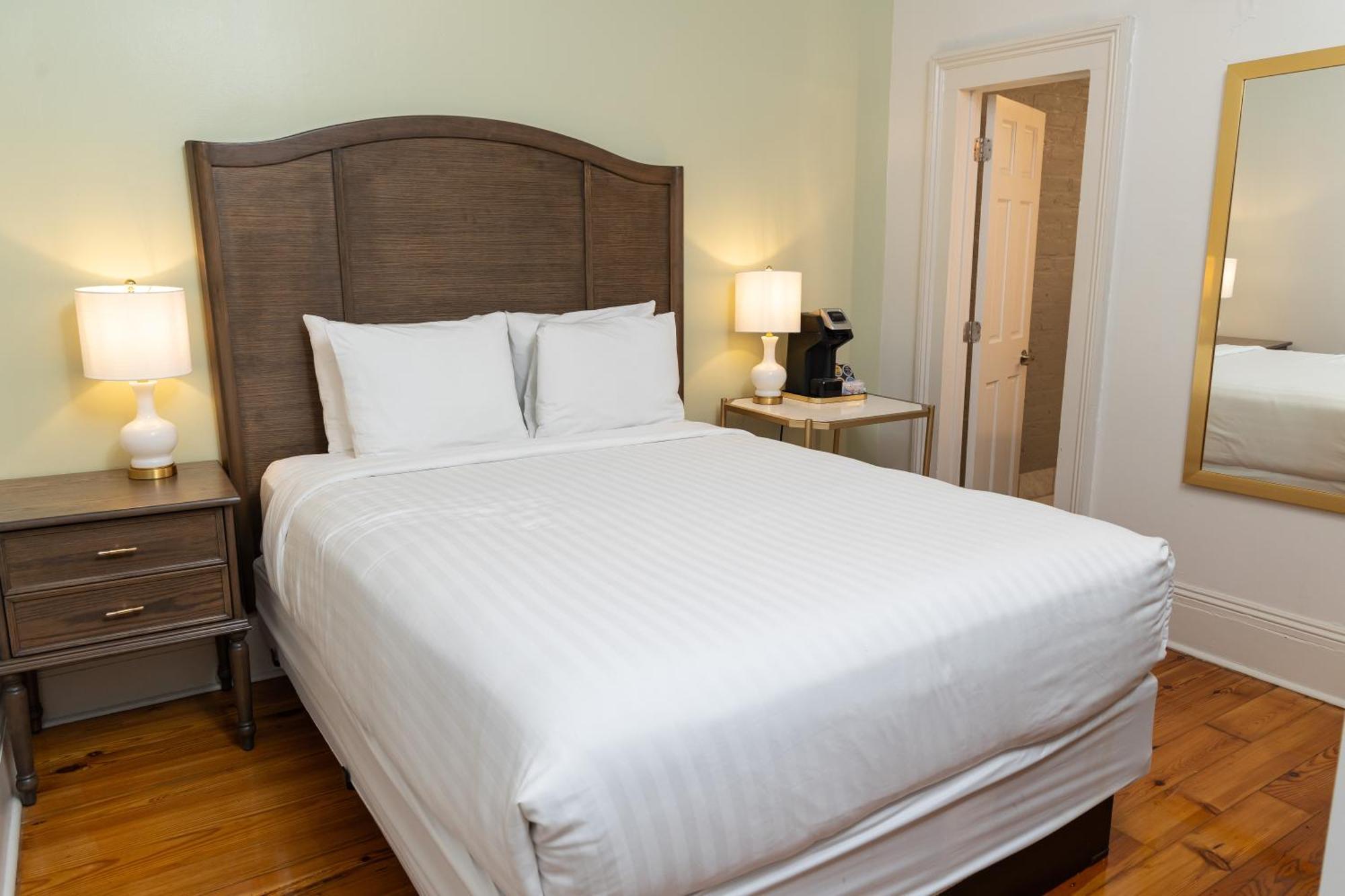 Deluxe Queen Room