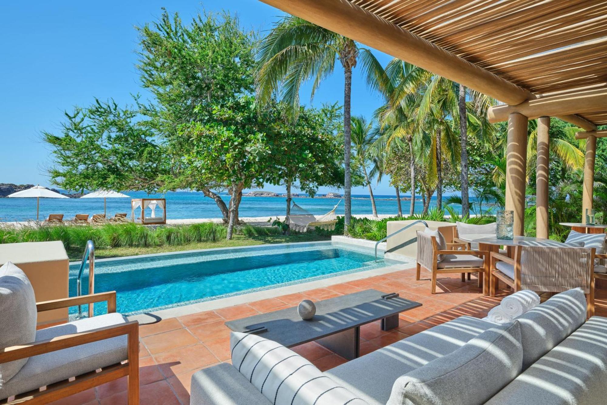 Luxury Villa 1 Bedroom Villa 1 King Beachfront Whirlpool