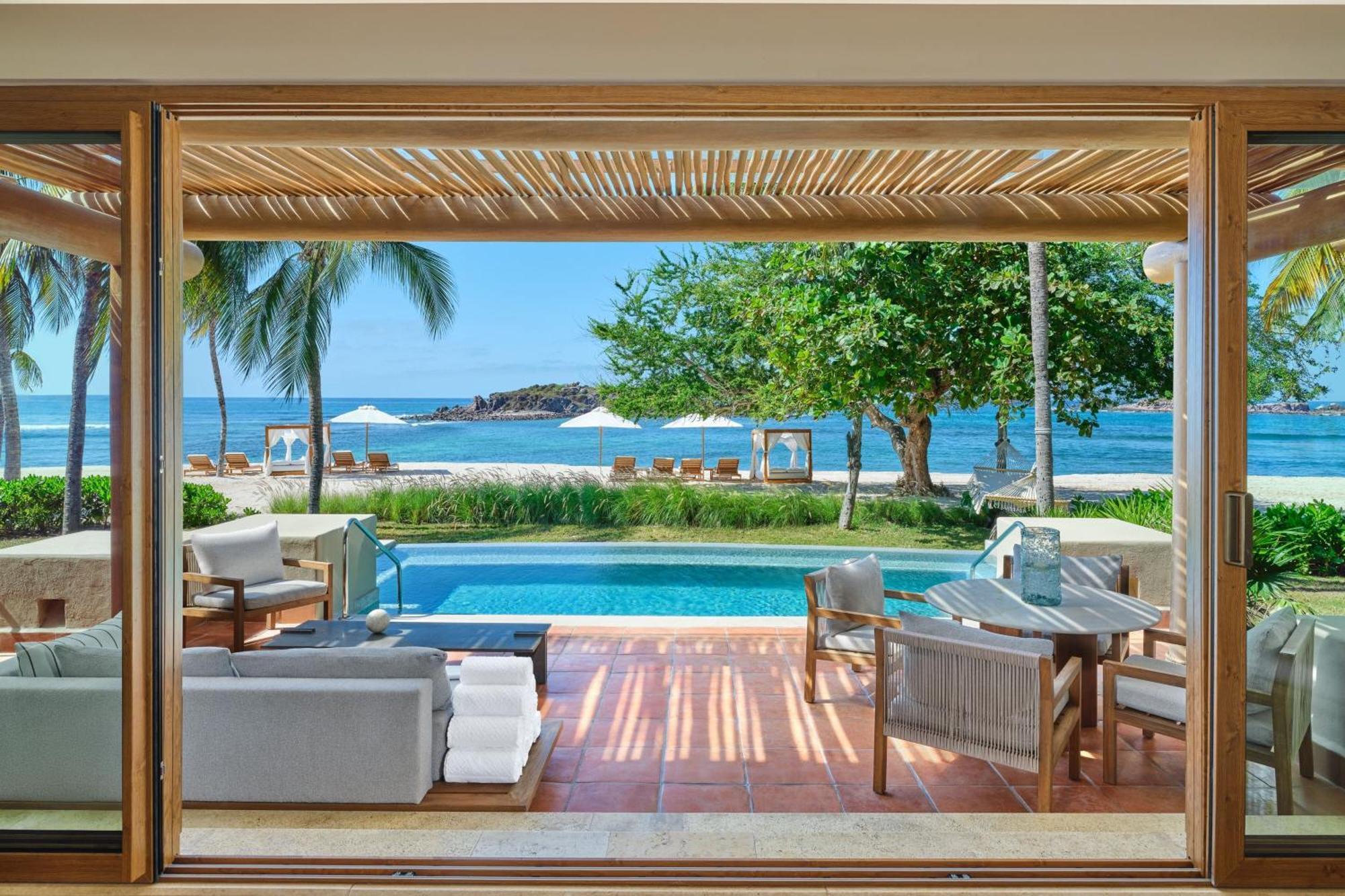 Luxury Villa 1 Bedroom Villa 1 King Beachfront Whirlpool