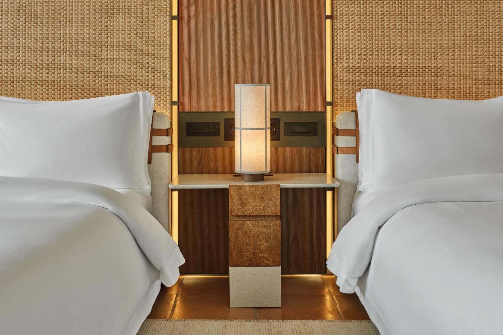 Deluxe Ocean View 2Queen Guest room 2 Queen Ocean view
