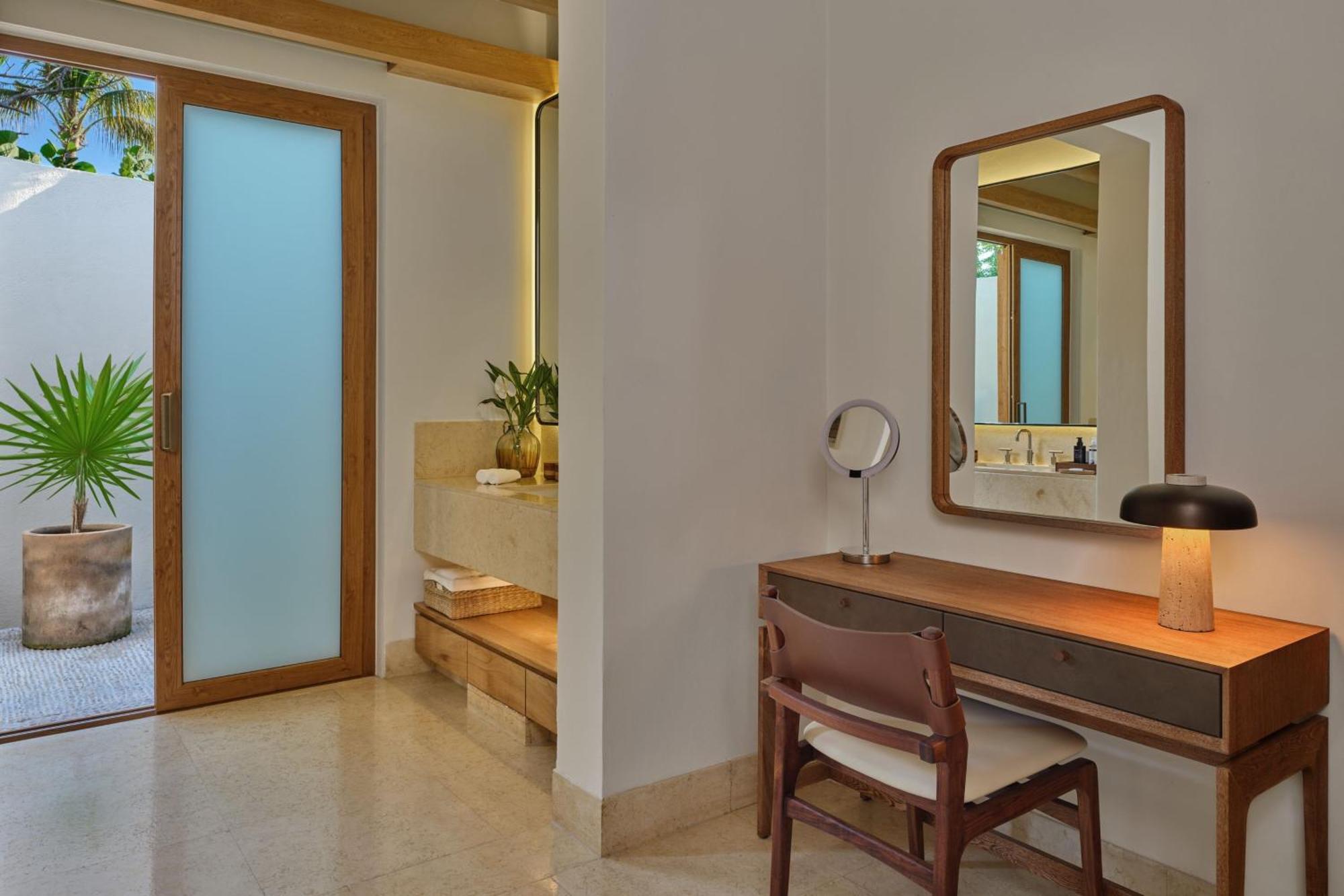 Luxury Villa 1 Bedroom Villa 1 King Beachfront Whirlpool