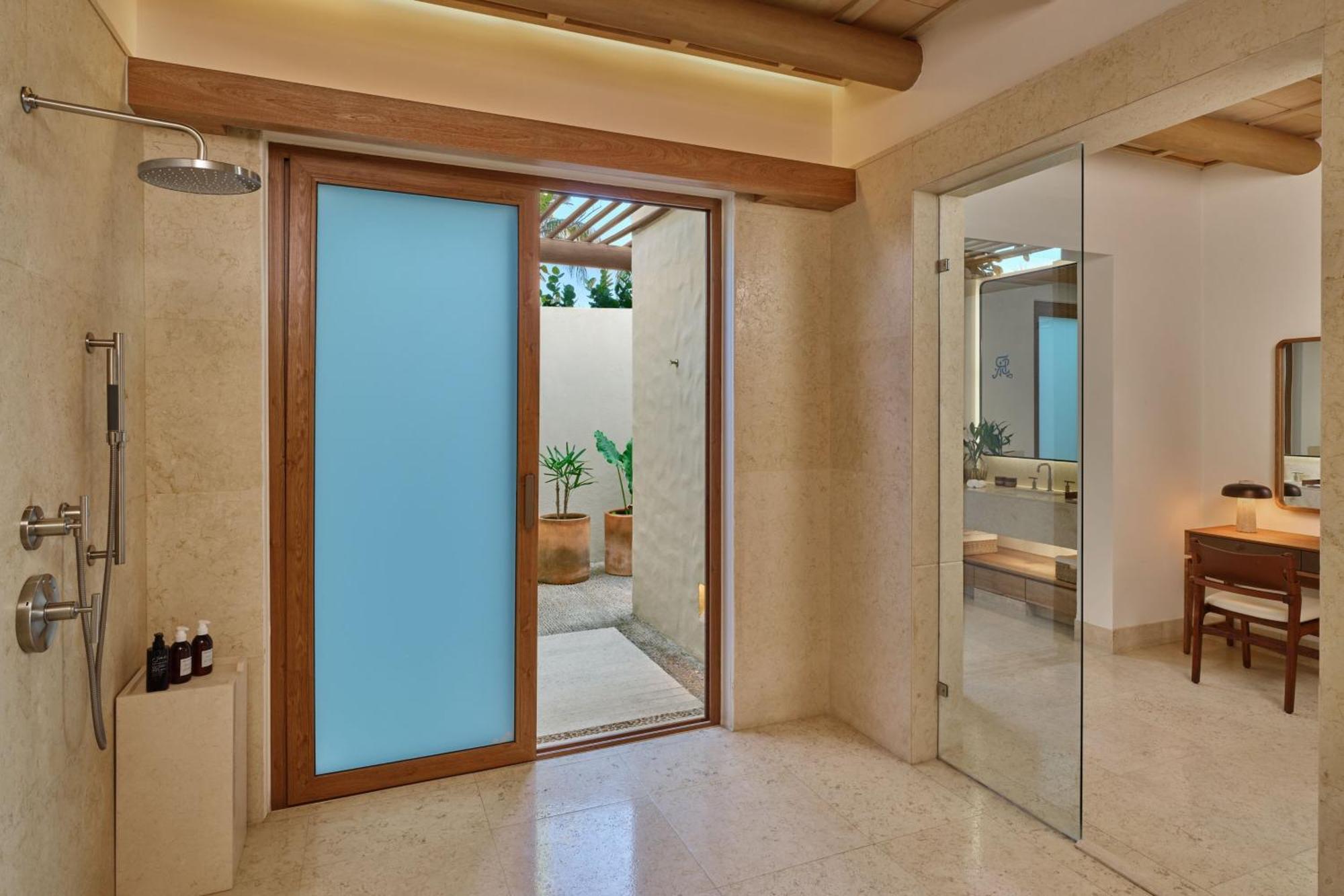 Luxury Villa 1 Bedroom Villa 1 King Beachfront Whirlpool