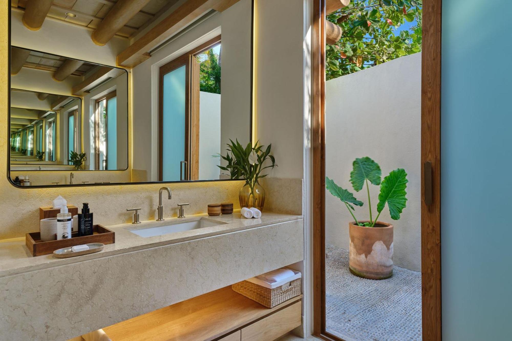 Luxury Villa 1 Bedroom Villa 1 King Beachfront Whirlpool