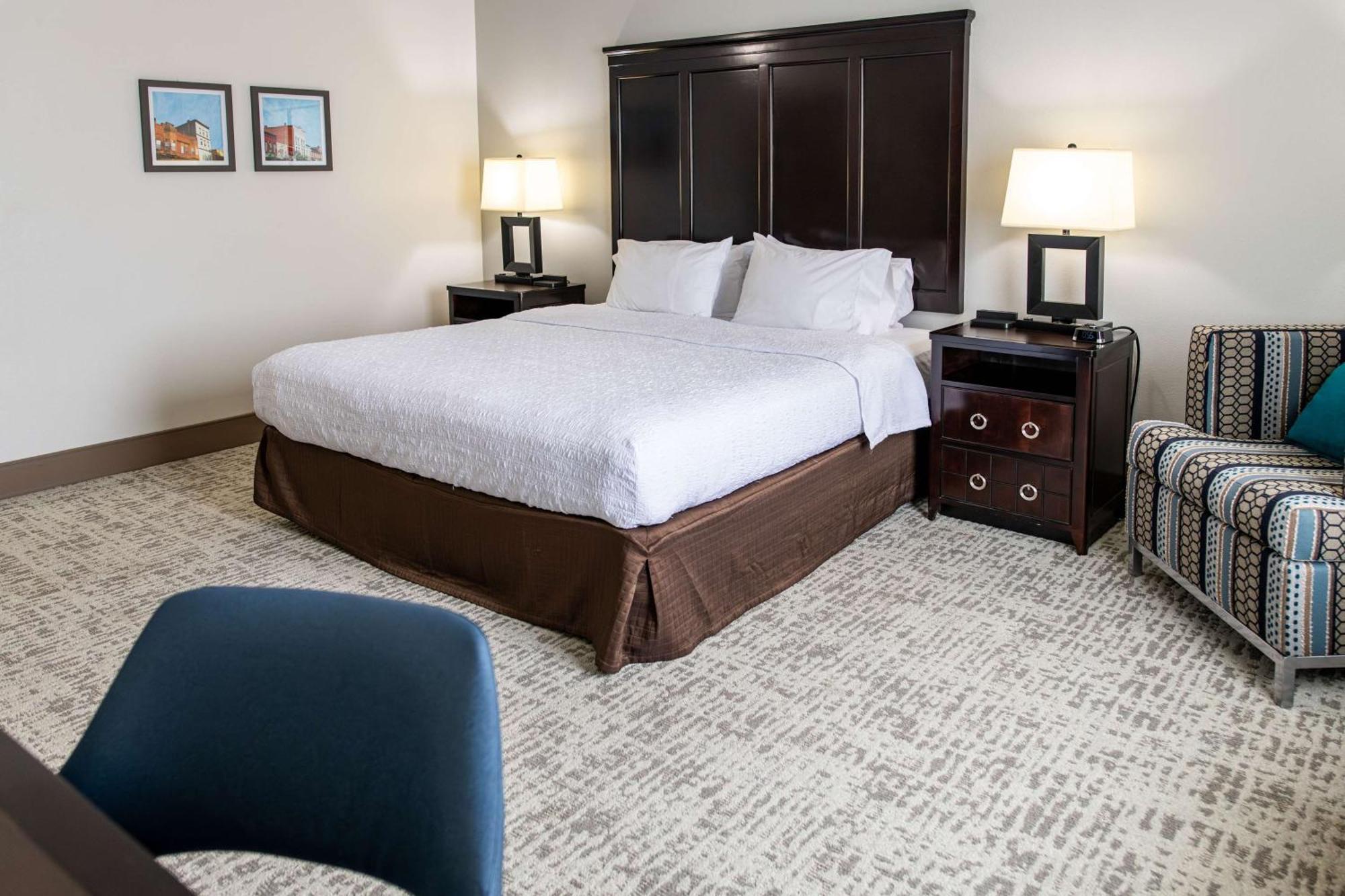 King Room Accessible Tub Mobility Hearing Access or Non-Smoking