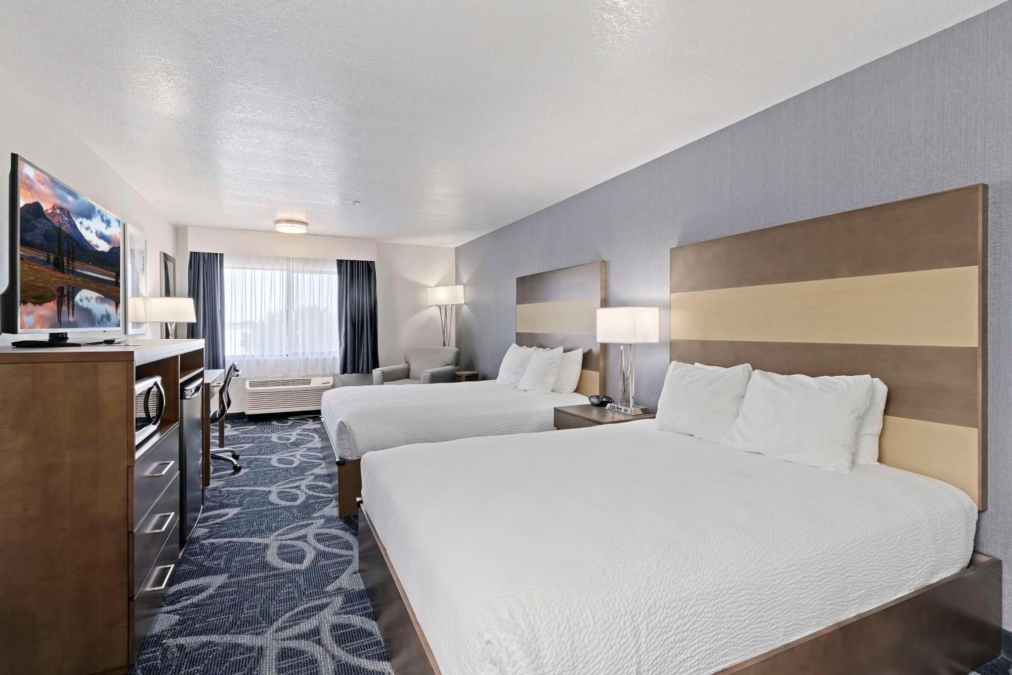 Queen Room Two Queen Beds Non-Smoking