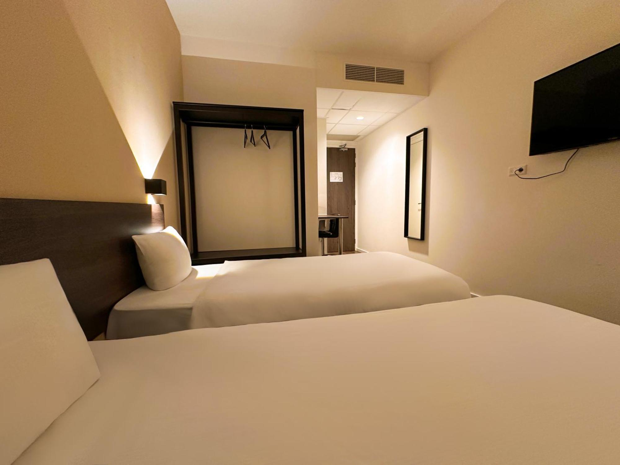 Tweepersoonskamer met 1 of 2 Bedden en Eigen Badkamer