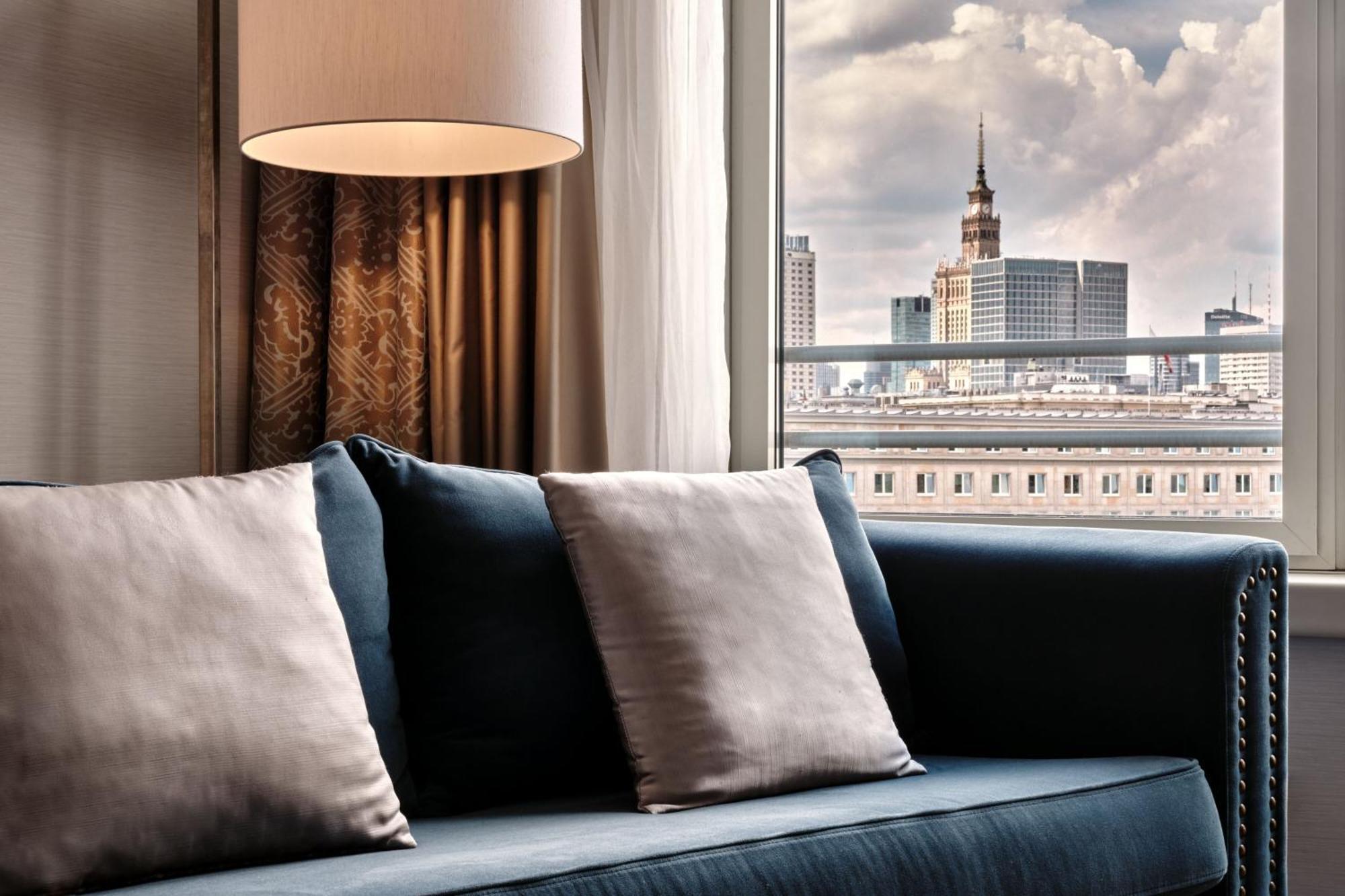 Premium Guest room Club lounge access 1 King High floor