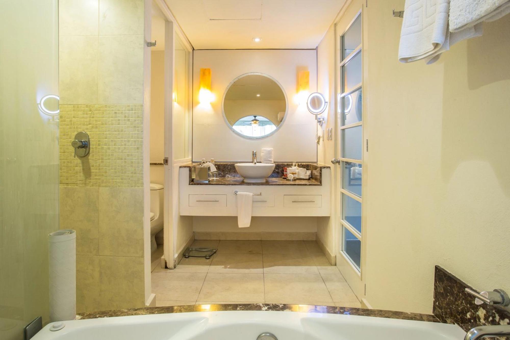 Junior Suite Ocean View King