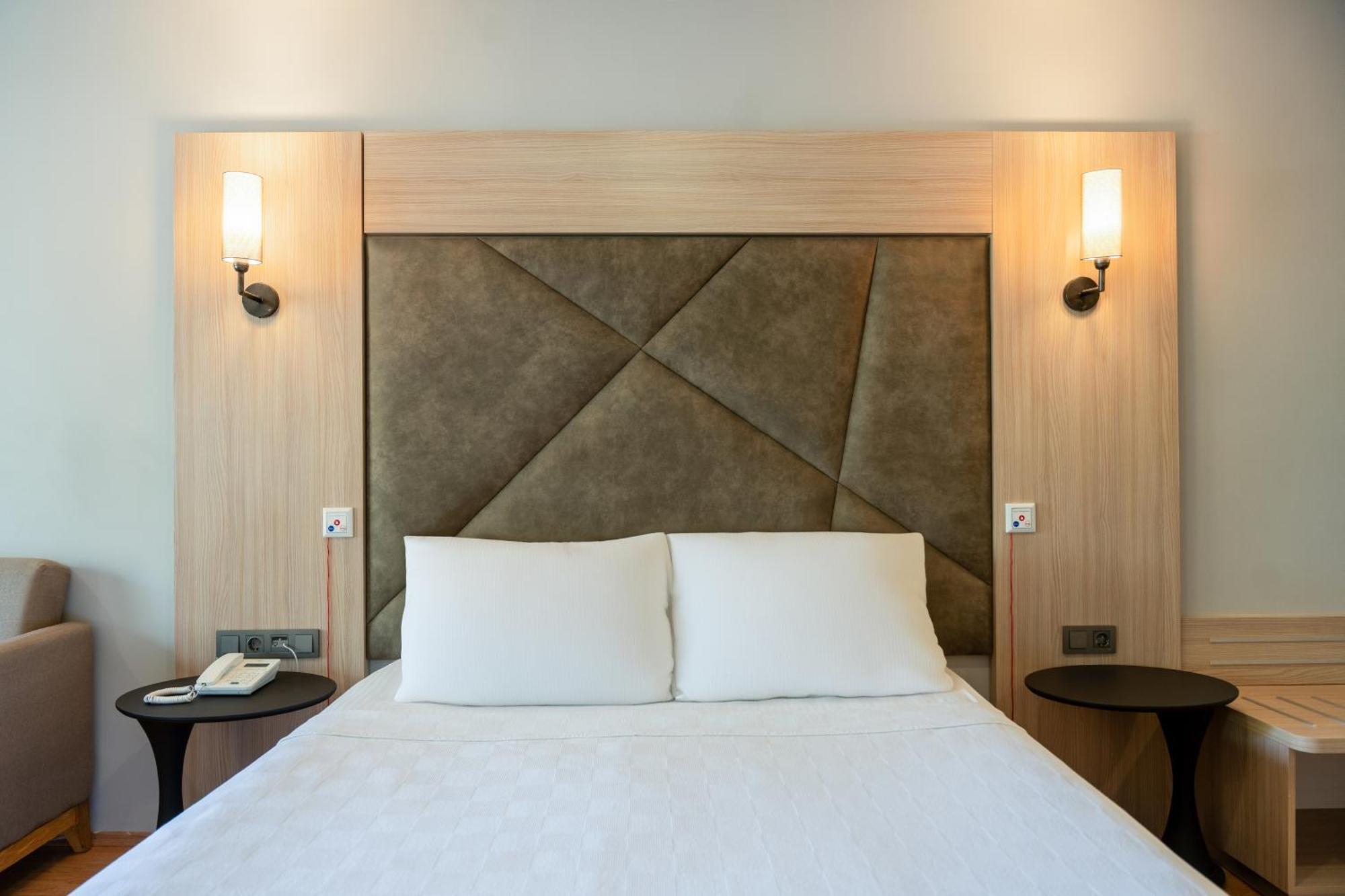 Deluxe Double Room Land View